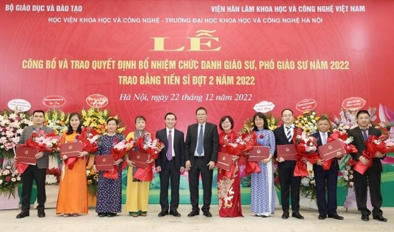 Lễ Công bố và trao Quyết định bổ nhiệm chức danh Giáo sư, Phó Giáo sư năm 2022 và trao bằng Tiến sĩ đợt 2 năm 2022