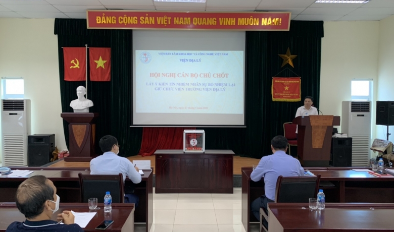 Hội nghị cán bộ chủ chốt lấy ý kiến tín nhiệm nhân sự bổ nhiệm lại giữ chức Viện trưởng Viện Địa lý