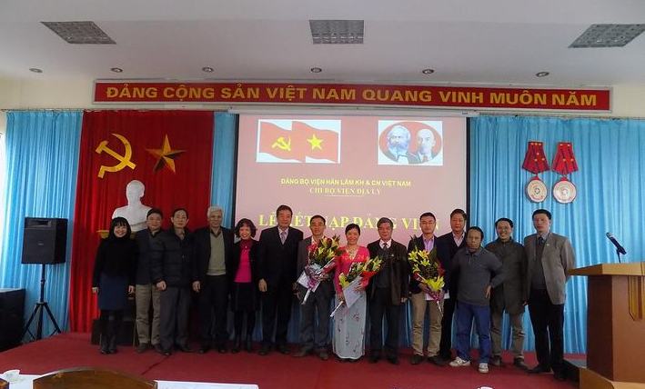 Lễ kết nạp Đảng Viên Viện Địa lý năm 2014