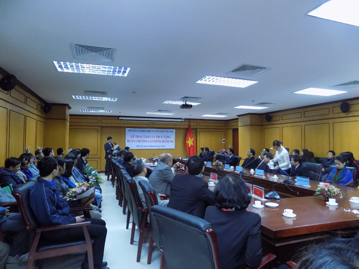 TS. NCVCC. Nguyễn Đình Kỳ được trao tặng Huân chương Lao động ...