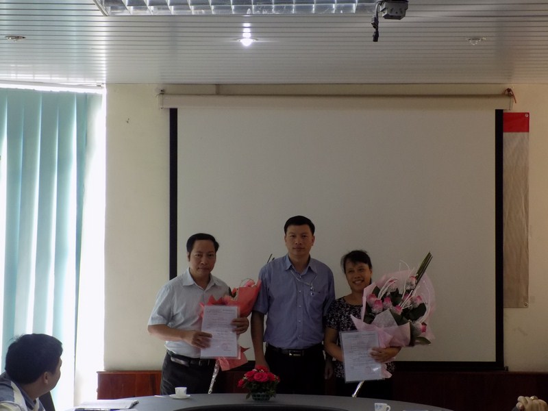 Chi bộ Viện Địa lý tổ chức lễ trao quyết định Công ...