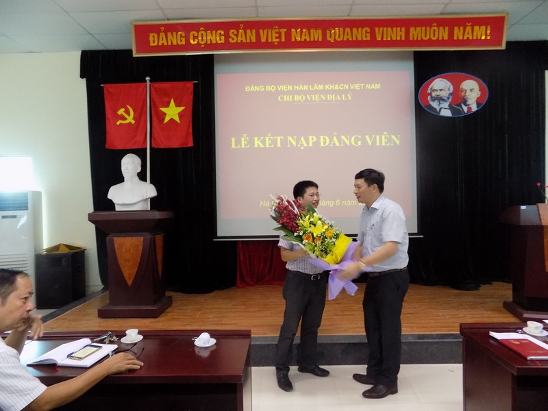 Sinh hoạt chi bộ định kỳ tháng 6 và Lễ kết nạp ...