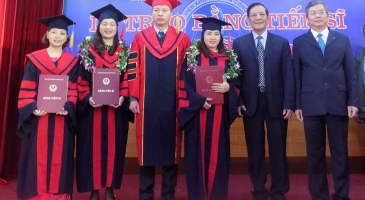 Học viện Khoa học và Công nghệ trao bằng Tiến sĩ đợt ...