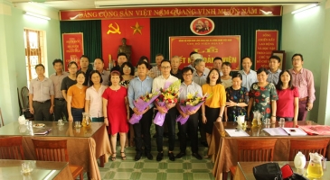 Chi bộ Viện Địa lý về thăm khu di tích Tân Trào ...